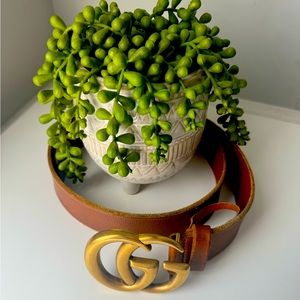 In perfect condition. Excellent addition for your closet. Seize 80.